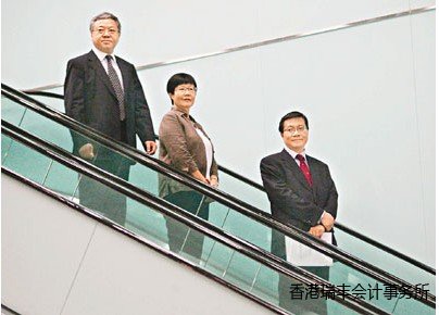 香港海事處制度改革督導(dǎo)委員會5月21日首次會議,張炳良(右)<a href=