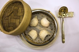 大清早吃燒、叉燒包和肉丸就像英國的下午茶一樣，是一種生活方式。